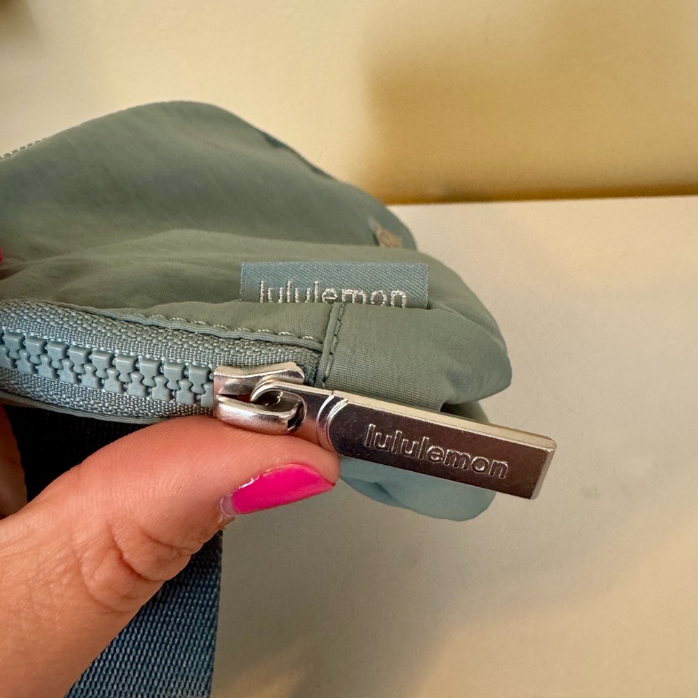 Lululemon everywhere belt bag crater blue 1L - Picture 3 of 5